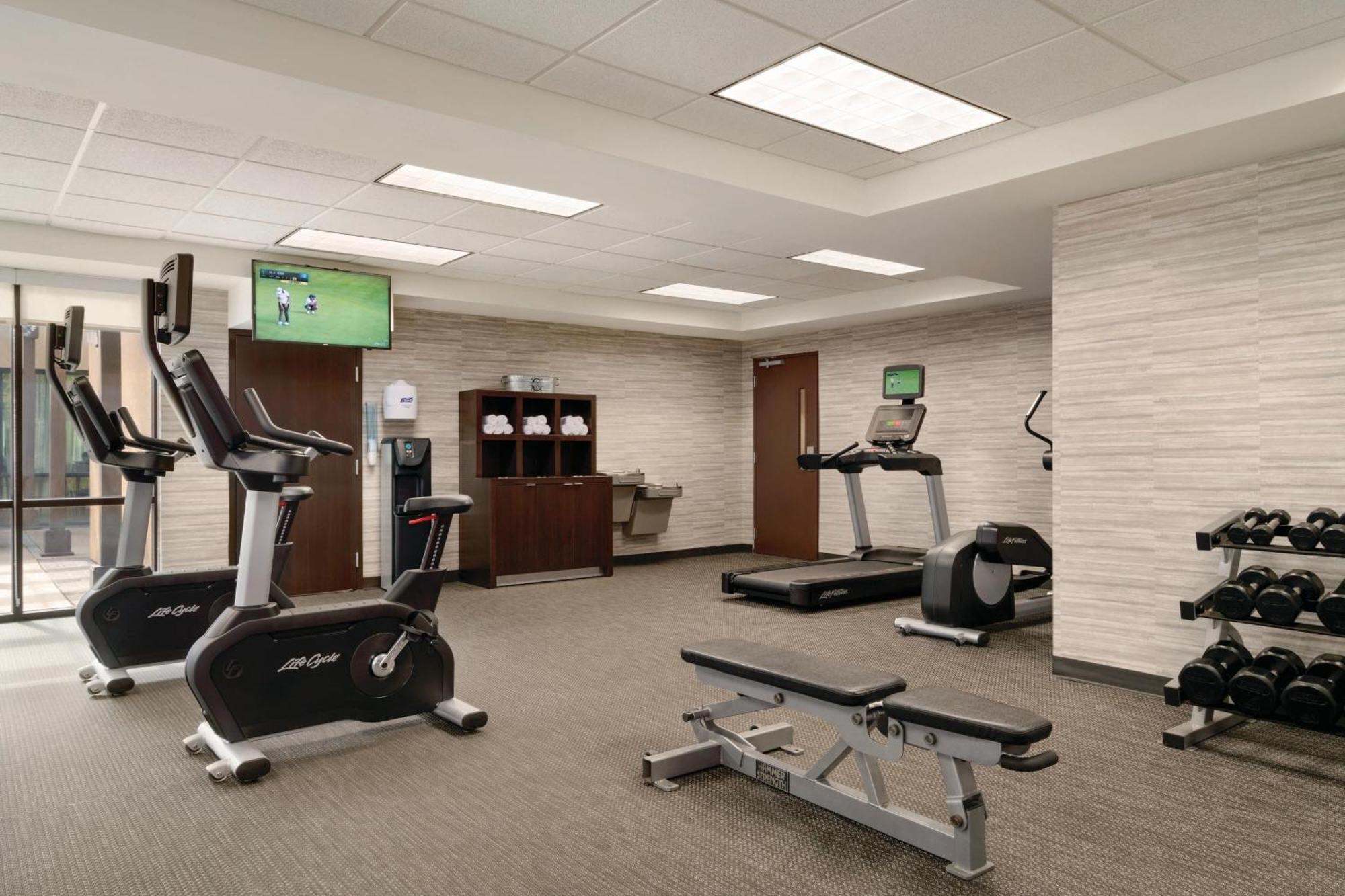 Отель Courtyard Charlotte Airport North Экстерьер фото
