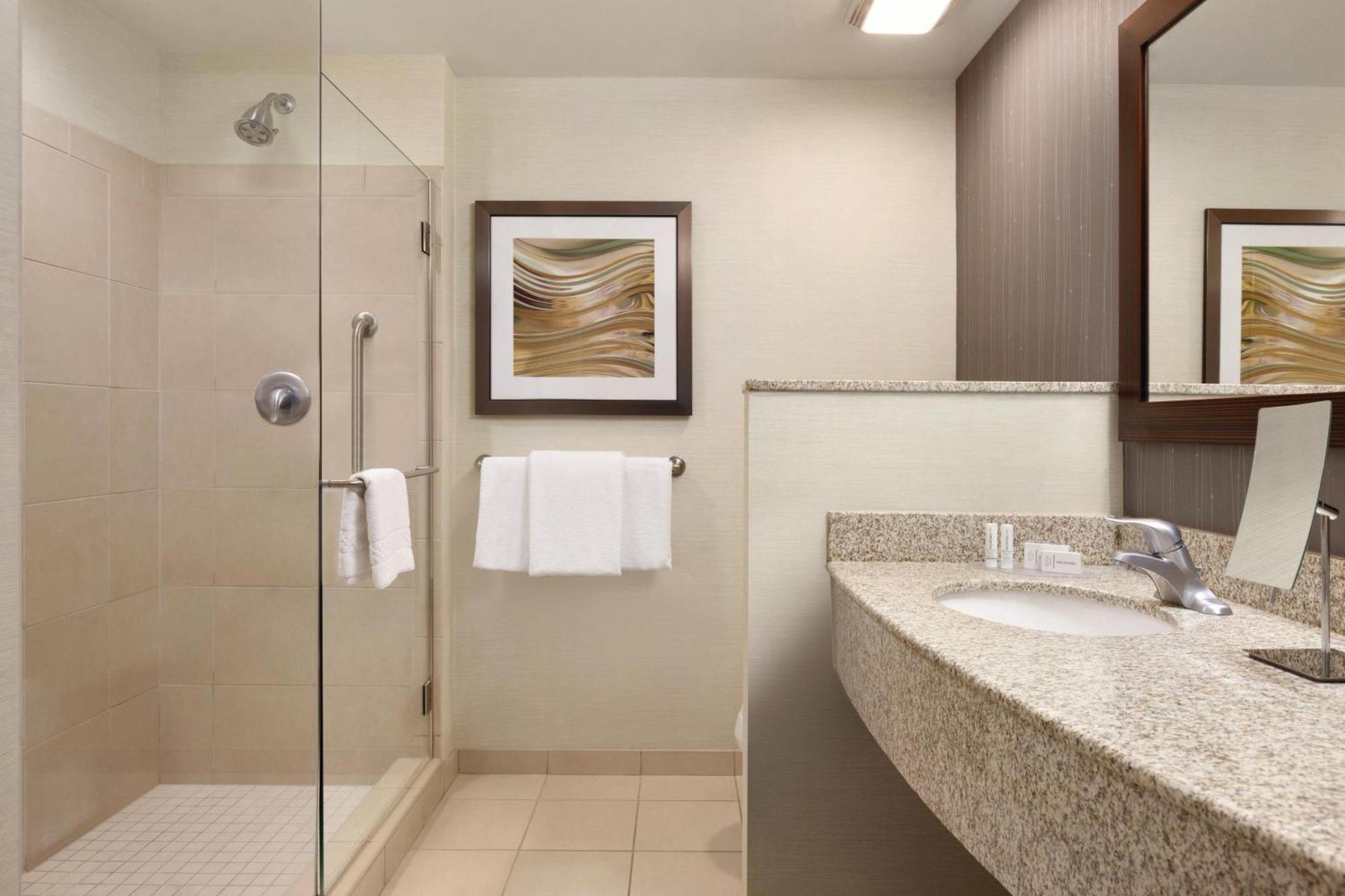 Отель Courtyard Charlotte Airport North Экстерьер фото