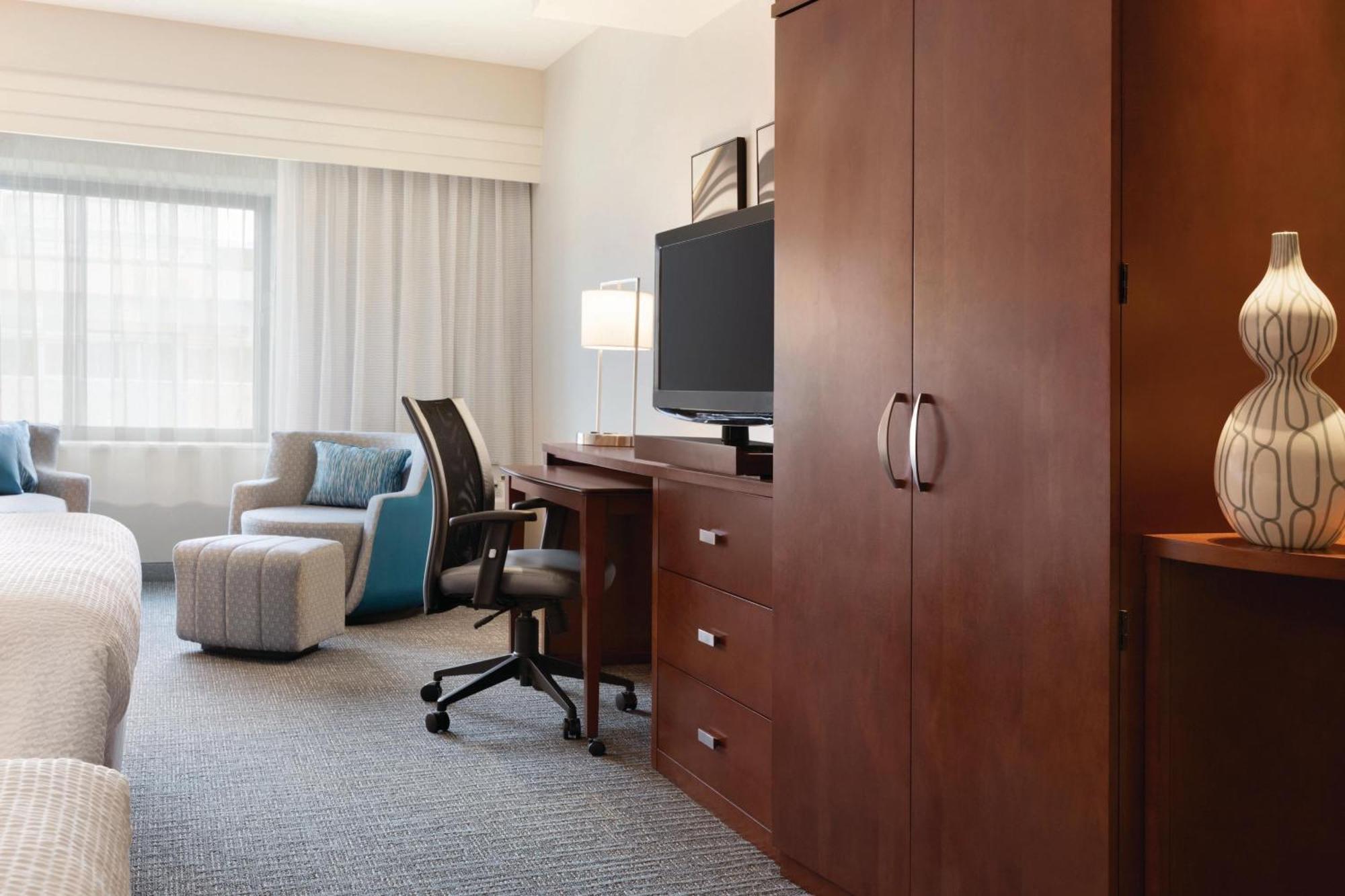 Отель Courtyard Charlotte Airport North Экстерьер фото