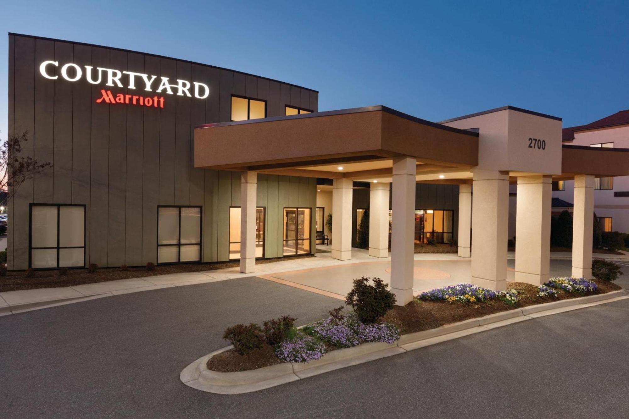 Отель Courtyard Charlotte Airport North Экстерьер фото