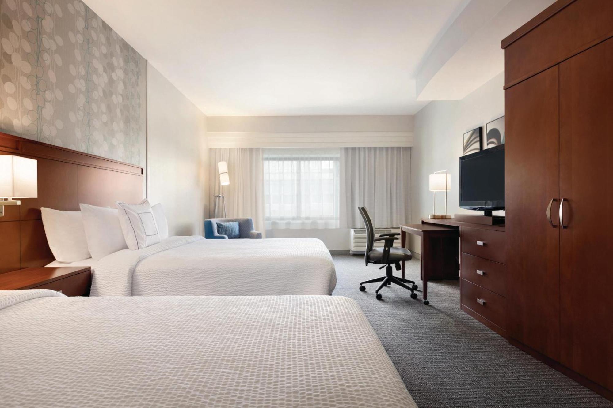 Отель Courtyard Charlotte Airport North Экстерьер фото