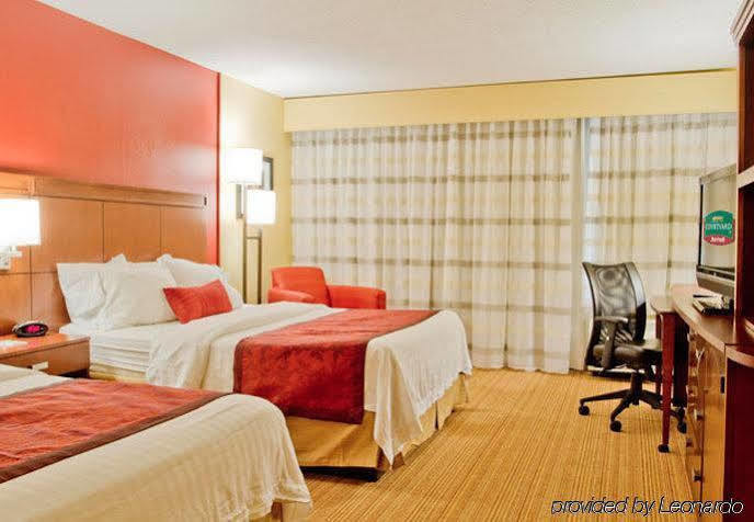 Отель Courtyard Charlotte Airport North Экстерьер фото