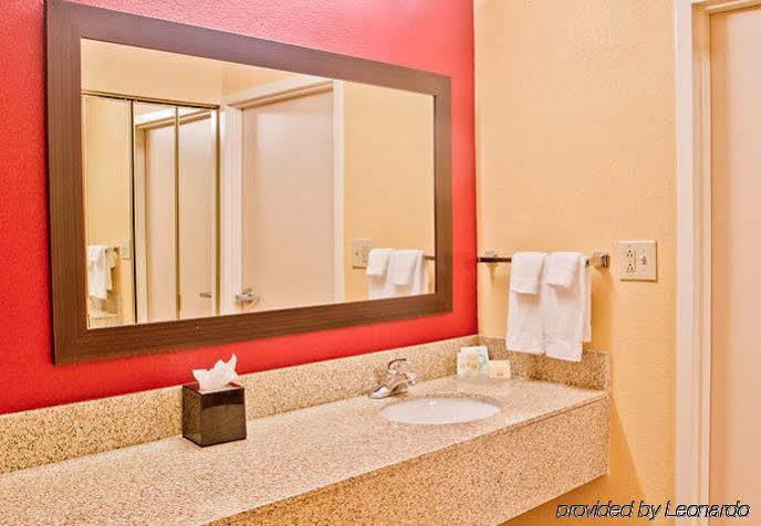Отель Courtyard Charlotte Airport North Экстерьер фото