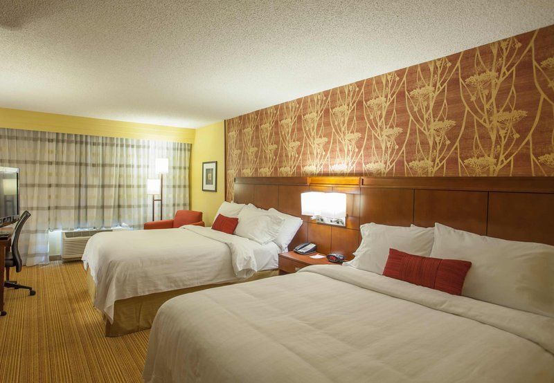 Отель Courtyard Charlotte Airport North Экстерьер фото